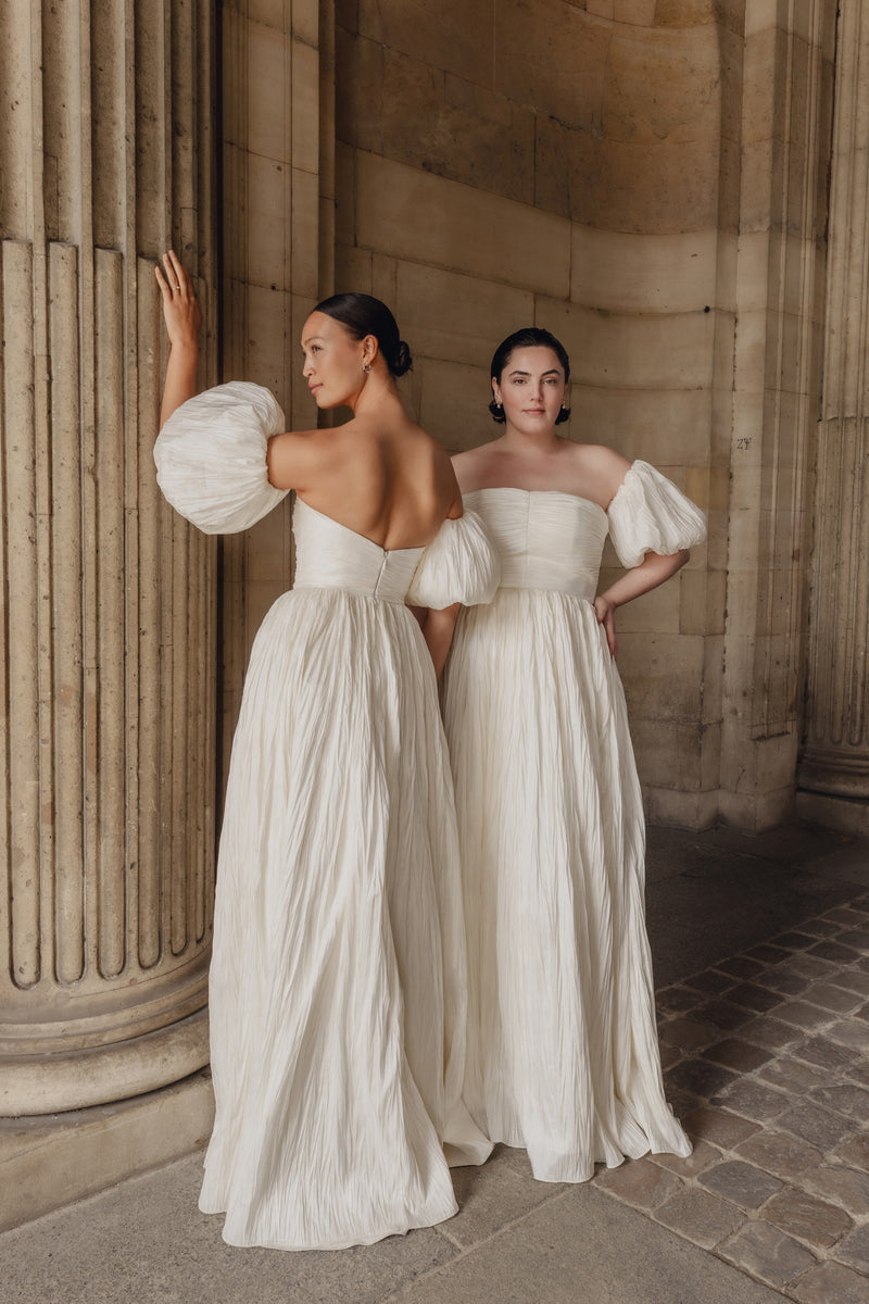 Mona : A pleated taffeta wedding dress with removable puff sleeves – Aesling