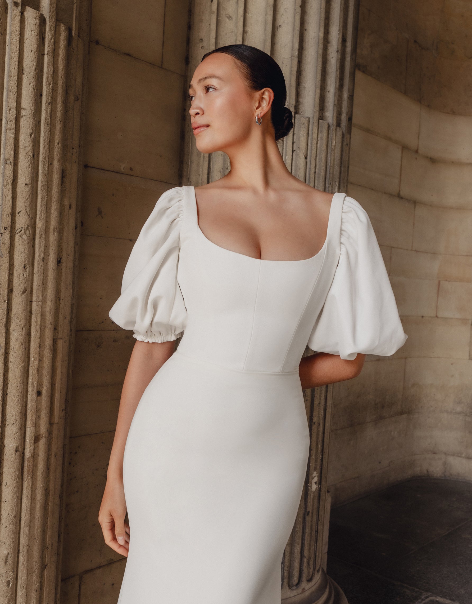 Voluminous Puff Sleeve : A detachable statement puff sleeve