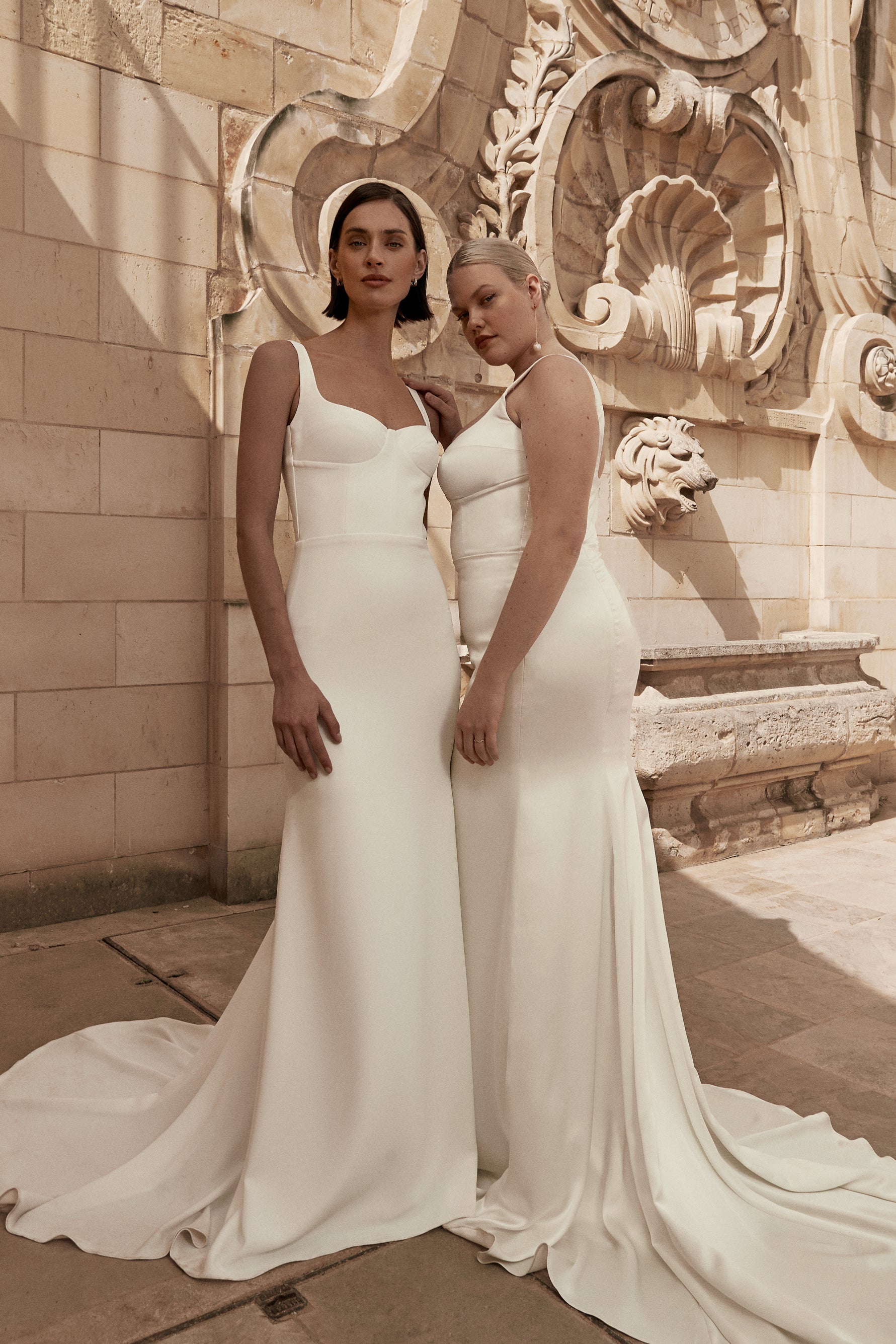 Angelica : A wedding gown with a bustier-style bodice + low back