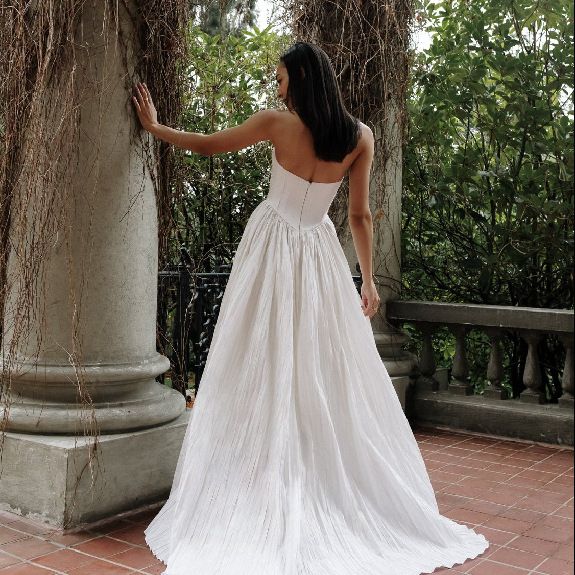 Hera : A sculptural wedding dress in pleated taffeta with a cat-eye st Aesling Hera : A sculptural wedding dress in pleated taffeta with a cat-eye st Aesling