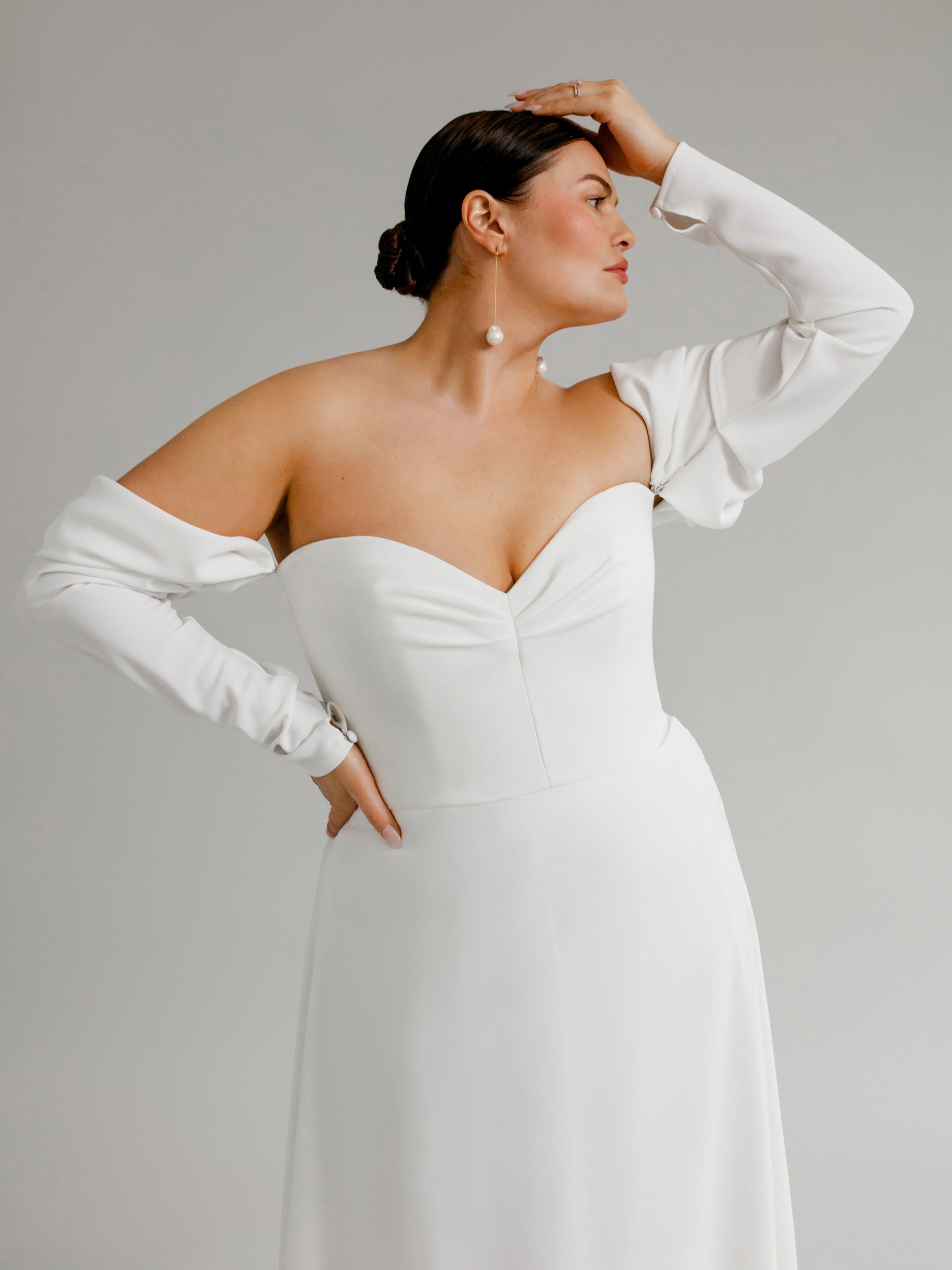 Augusta : A strapless wedding gown with a pleated bodice and draped off-shoulder sleeves