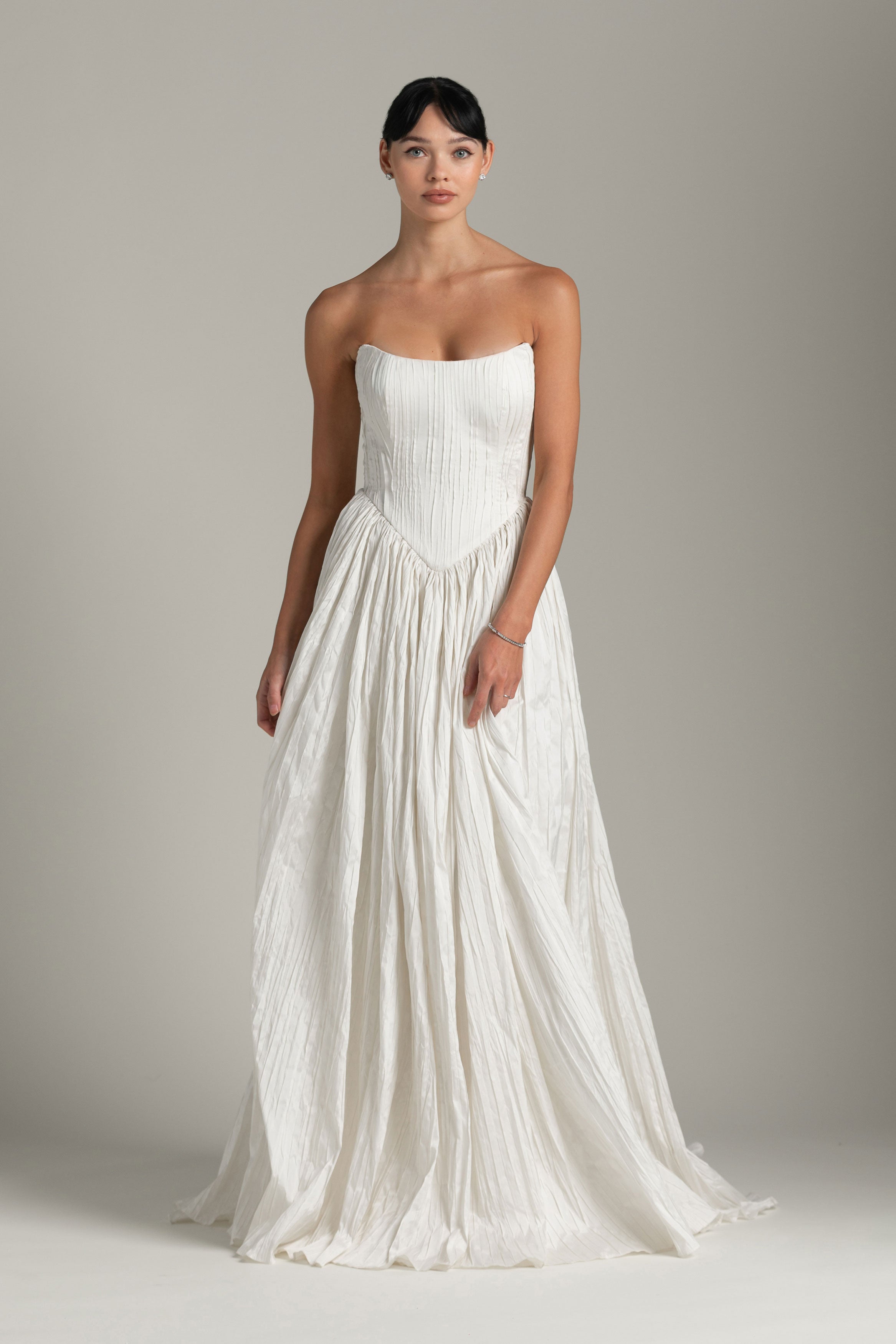 Hera : A sculptural wedding dress in pleated taffeta with a cat-eye st Aesling Hera : A sculptural wedding dress in pleated taffeta with a cat-eye st Aesling
