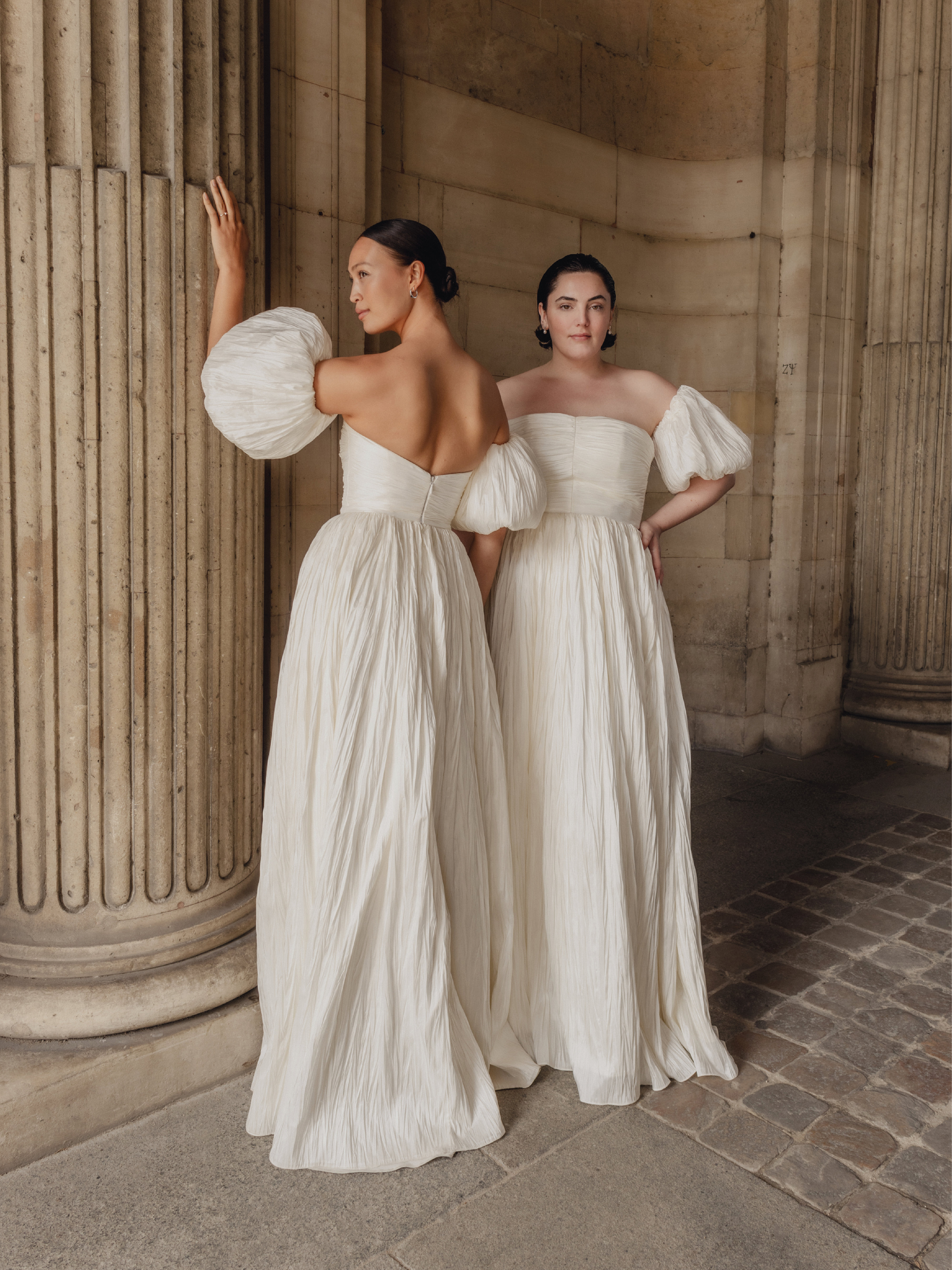 Mona : A pleated taffeta wedding dress with removable puff sleeves (Copy)