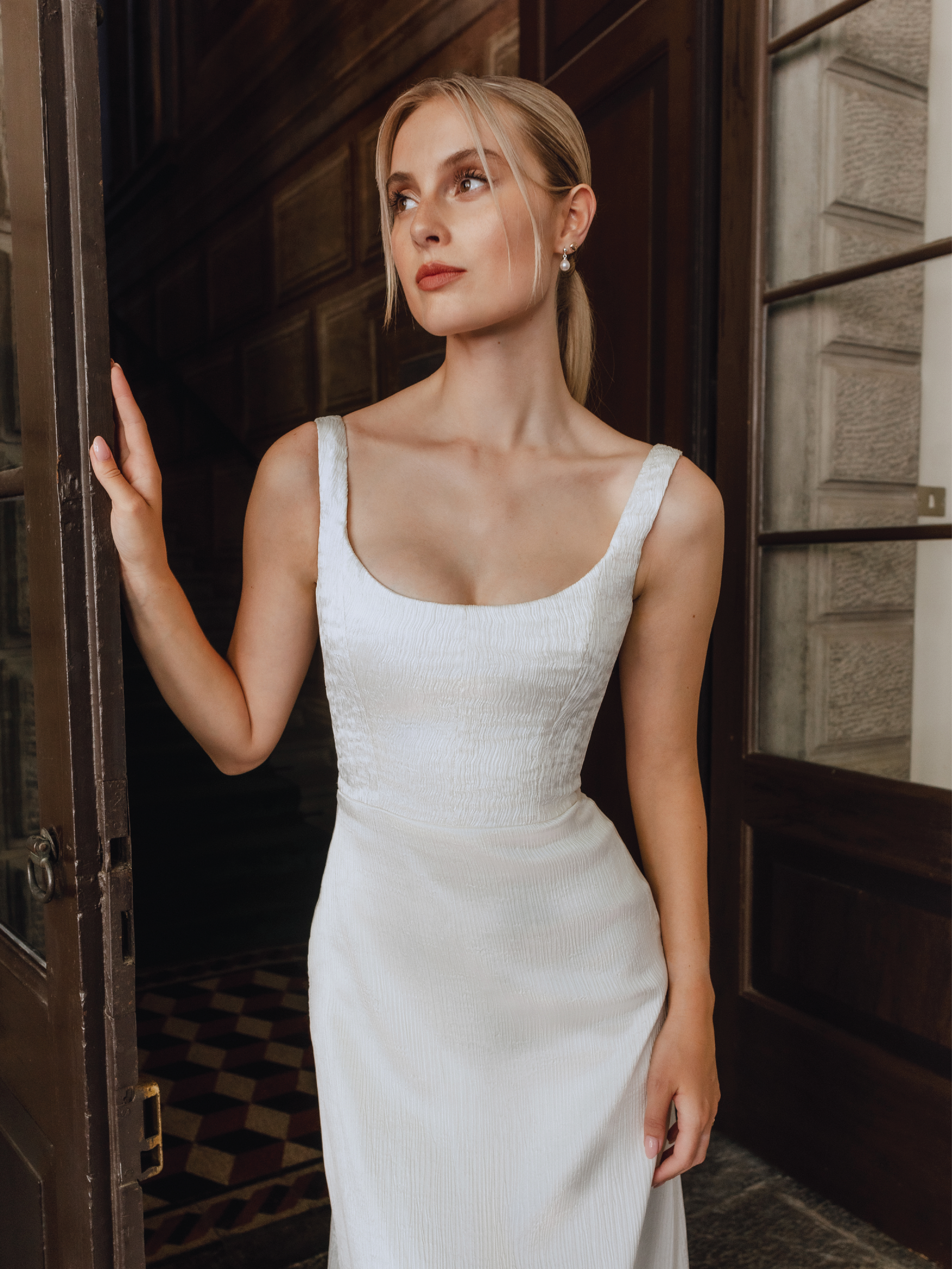 Camille : A mermaid wedding gown with a shallow scoopneck and back buttons